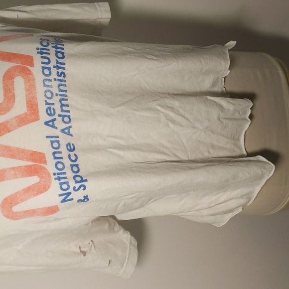 ✔️NASA Destroyed Frayed T-shirt Size Large - Picture 4 of 8